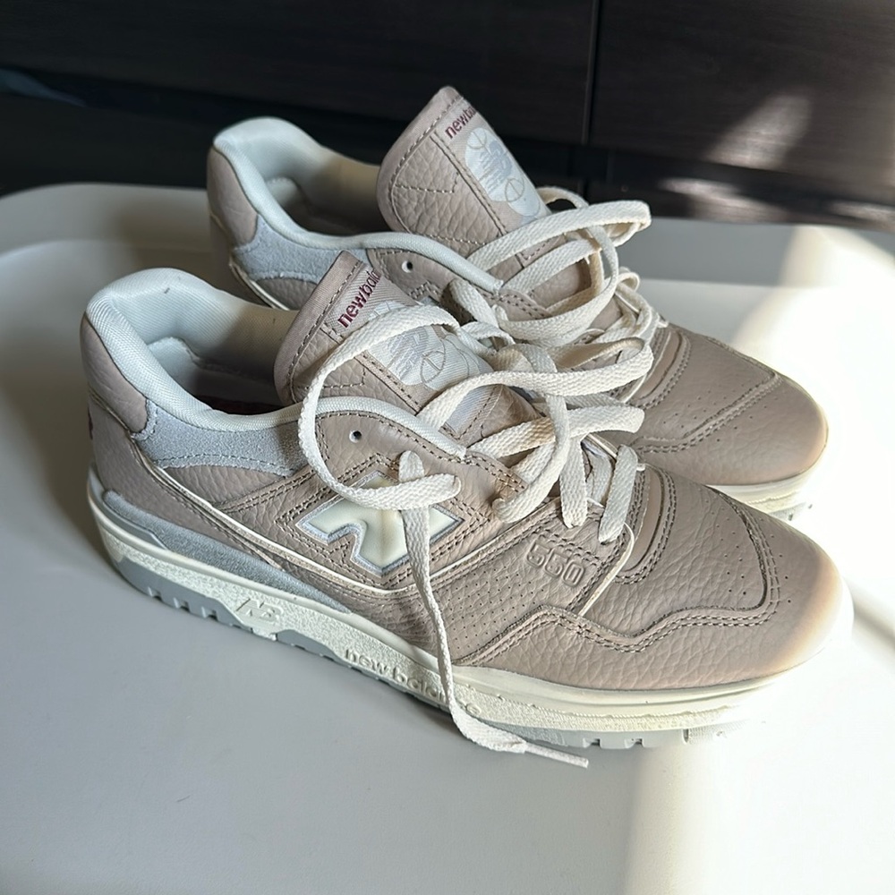 New Balance Women's Sneakers in Light Brown and Cream